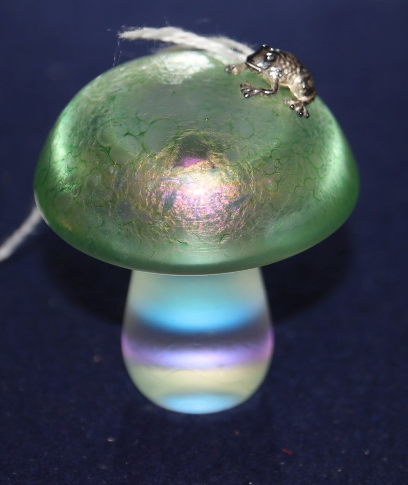 A John Ditchfield toadstool paperweight mounted with a silver frog